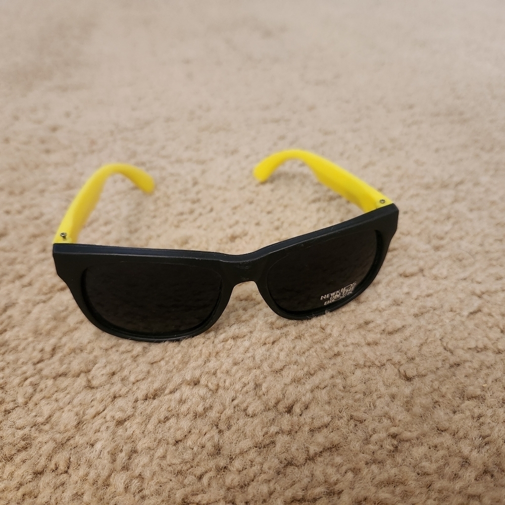 New Kids On The Block Yellow Sunglasses Logo VTG #X